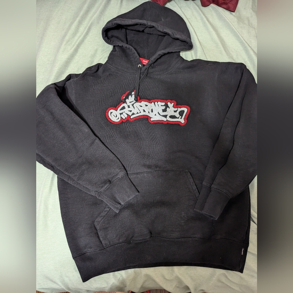Supreme pullover sweater